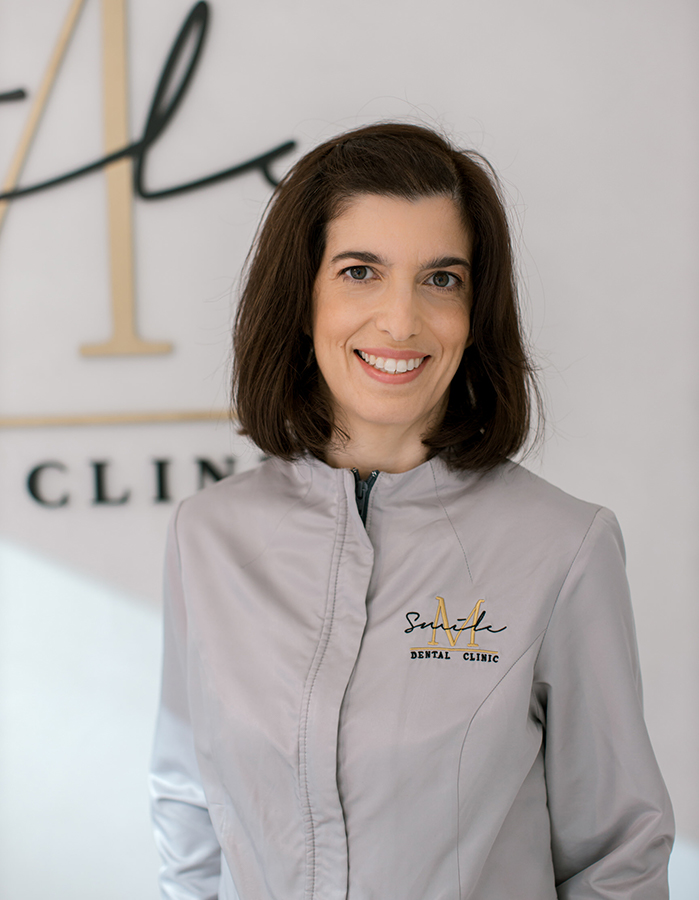 Médica de Periodontologia e Cirurgia 8implantes Dra Cláudia Rebelo